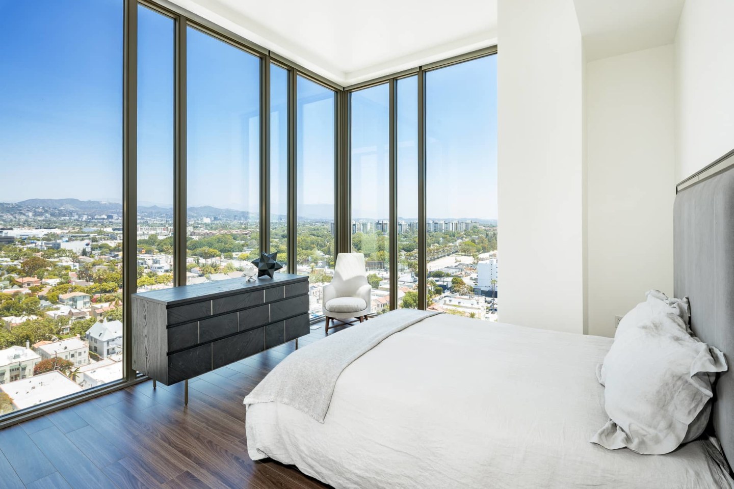 Vision on Wilshire Image 14
