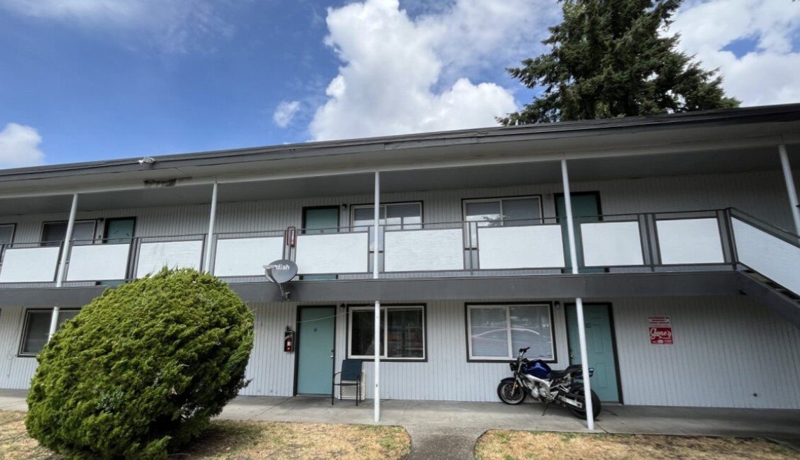 Twin Oaks Image 4