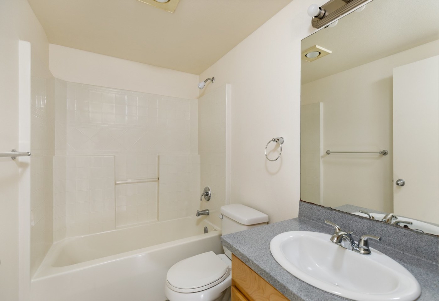 Shorewood Apartments Image 14
