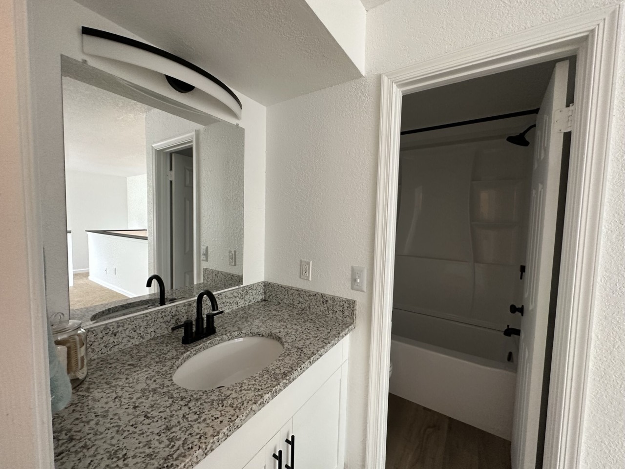 Royal Pointe Apartments Image 6