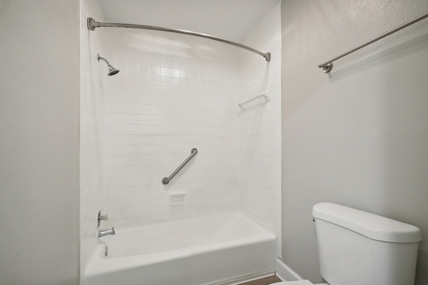 Iroquois Apartments Image 30