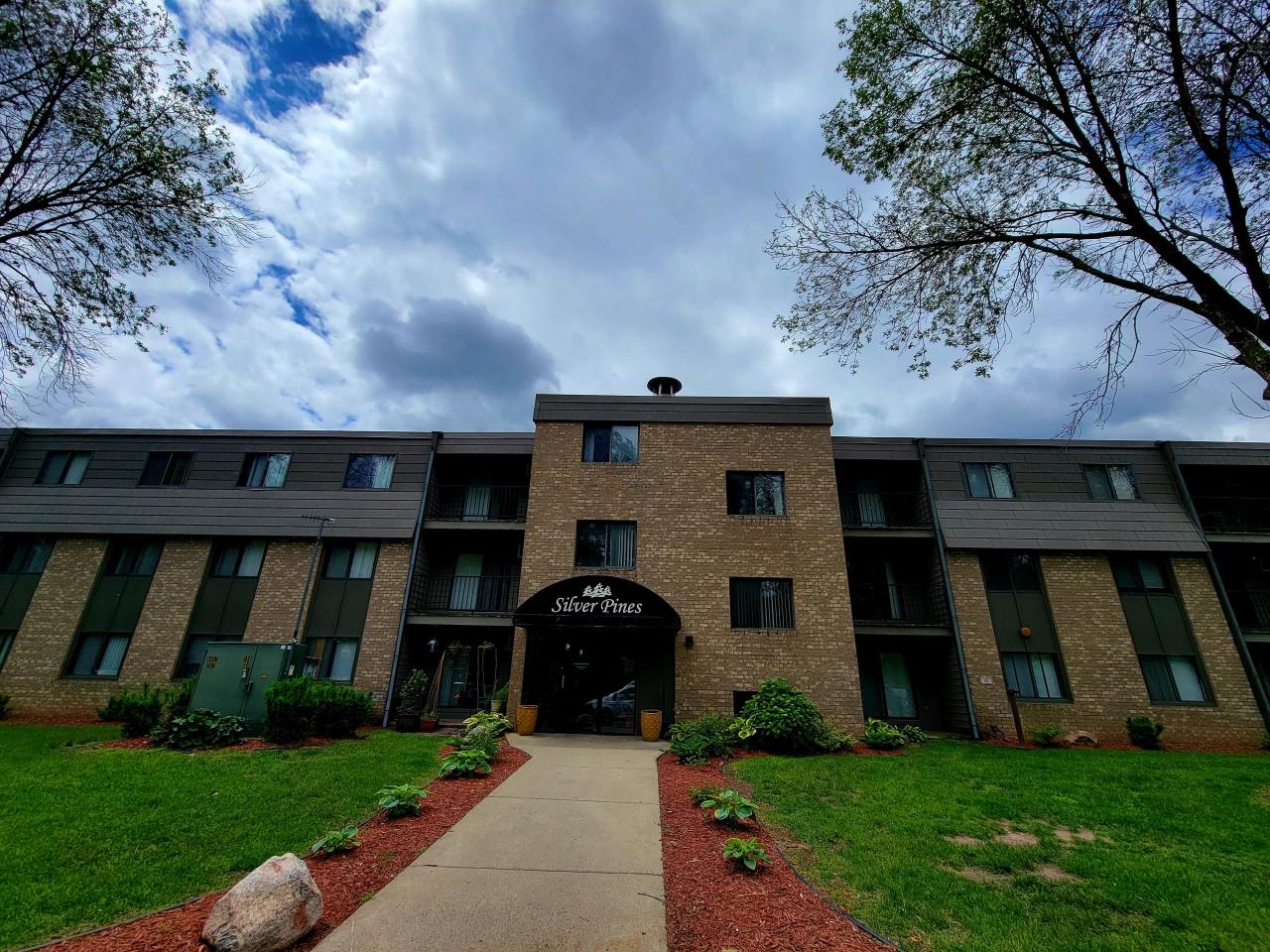 Silver Pines Image 1
