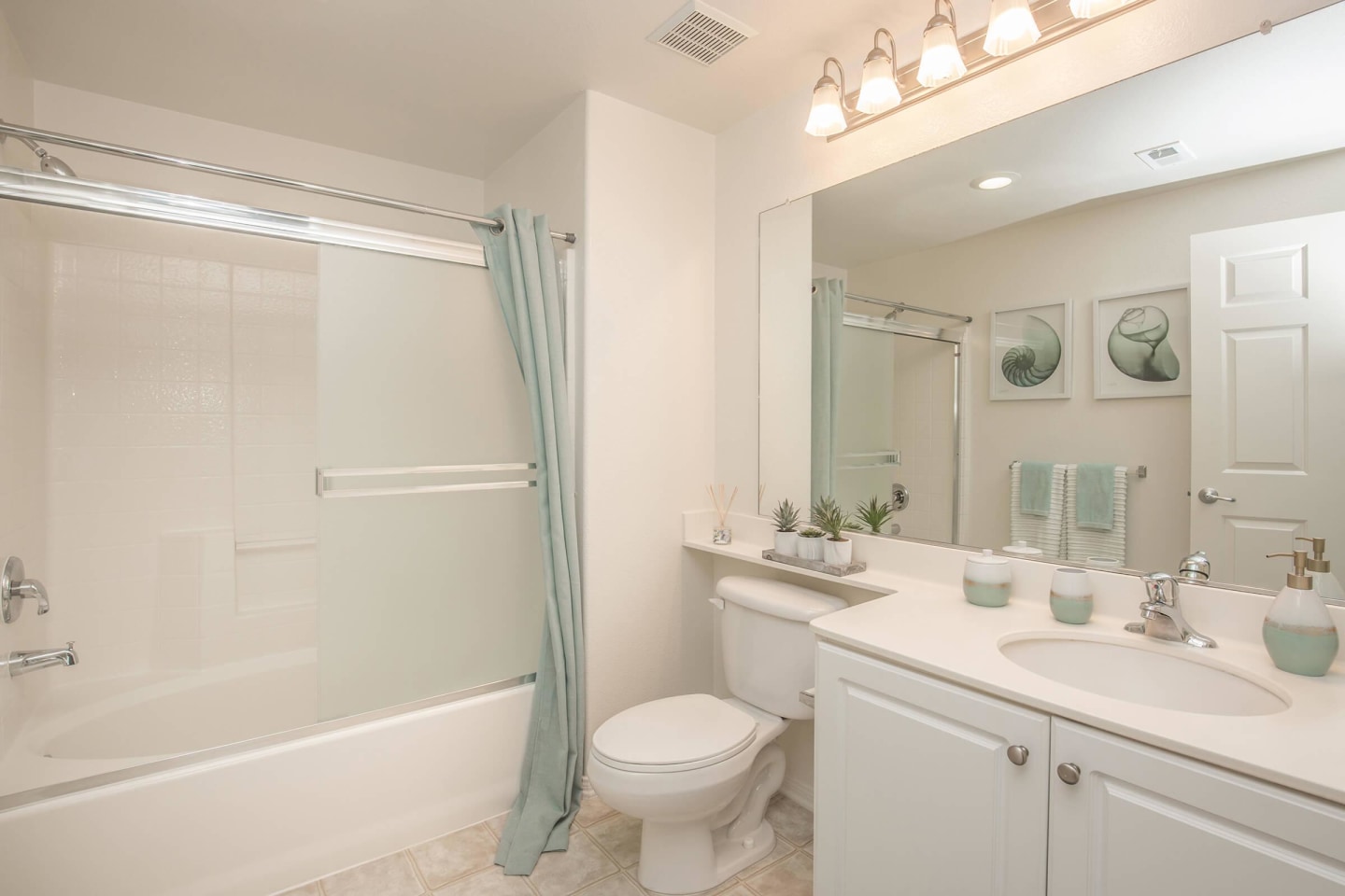 Laurel Vista Apartment Homes Image 19