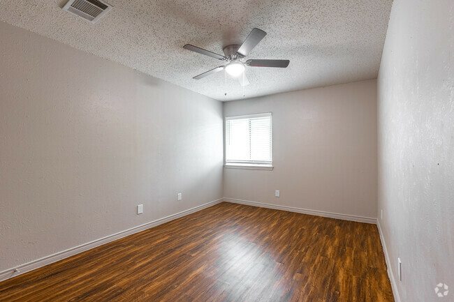 Lakeside Apartment Homes Image 5