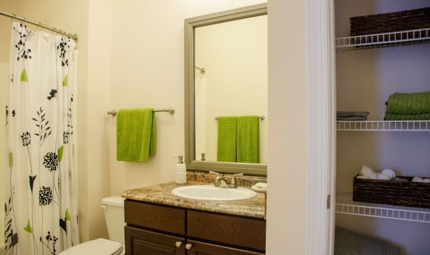 Eagle Harbor Apartments Image 13