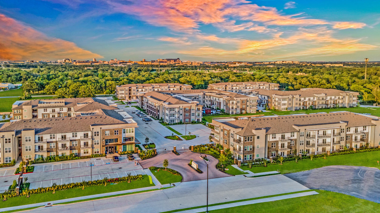 Lake Walk at Traditions Apartments Image 14