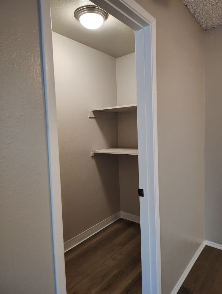 Edgewater Apartments Image 26