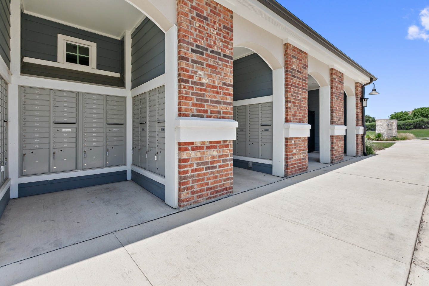Sadler House Luxury Apartment Homes Image 13