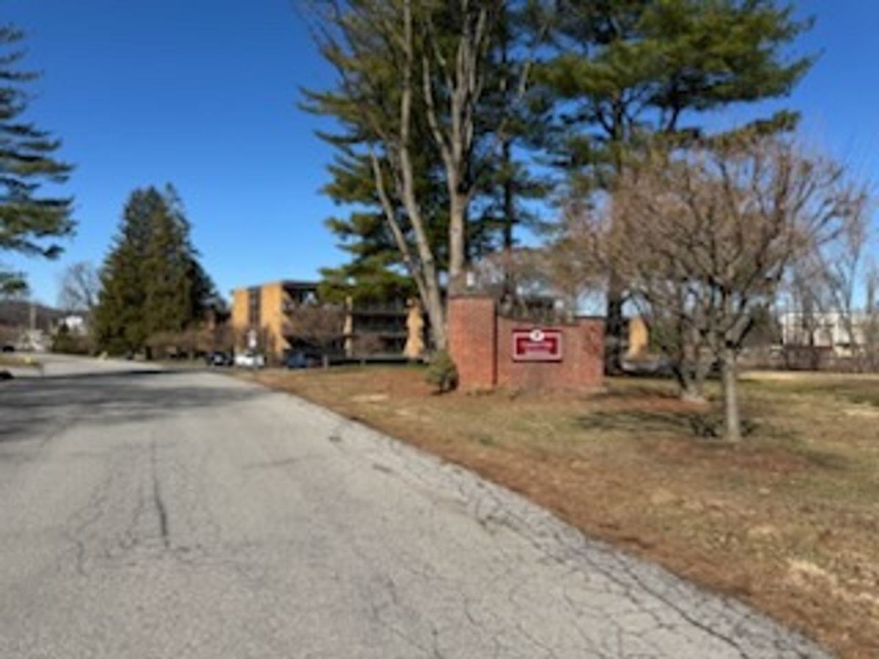 Country Club Apartments Image 2