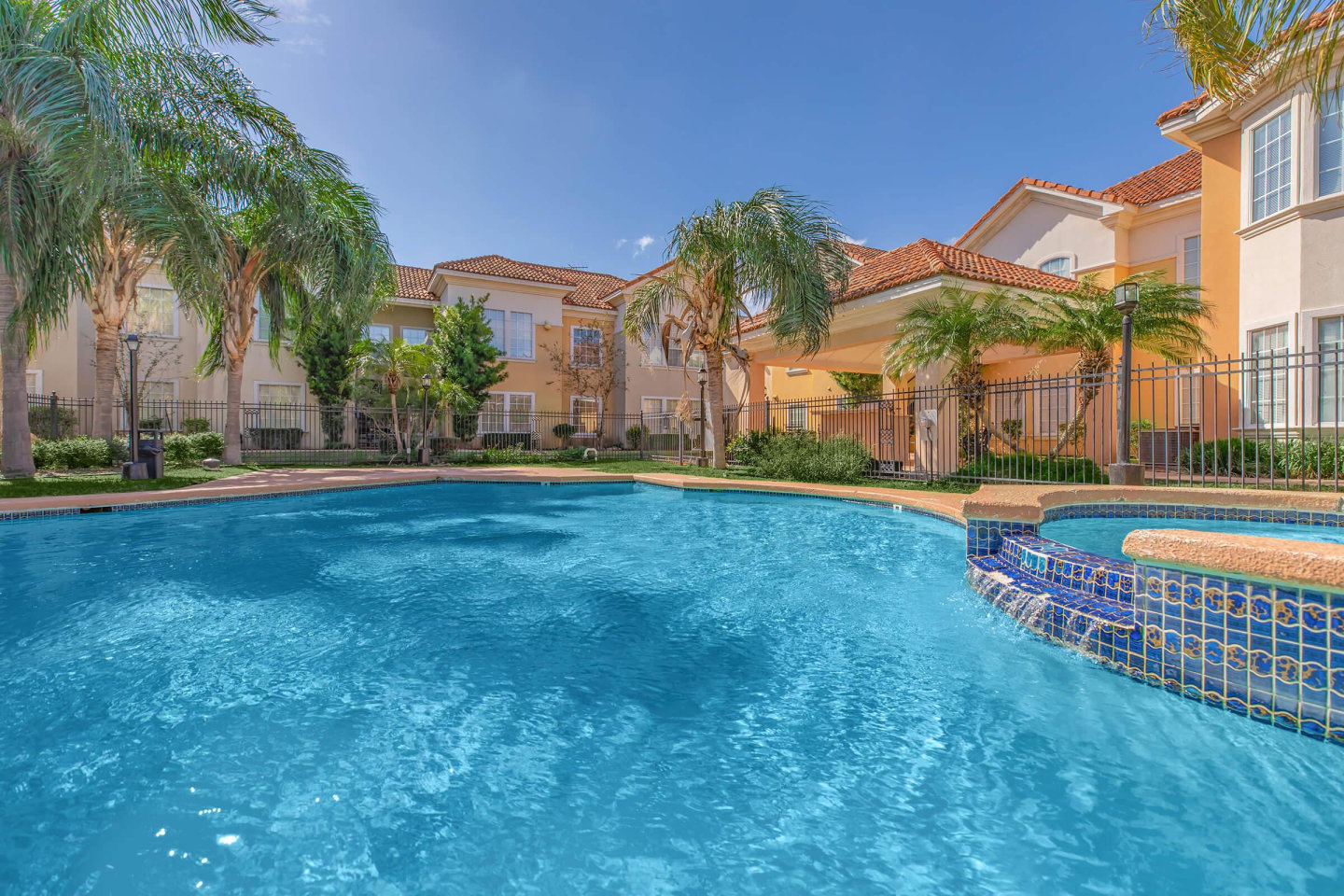 Las Misiones Apartments Image 2