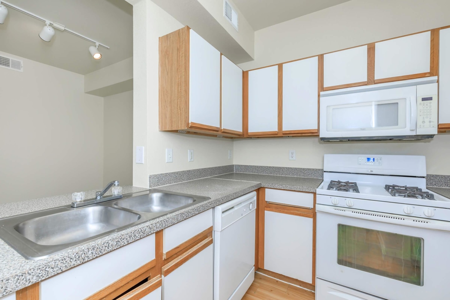 Affordable Housing - Cypress Creek and Mariposa Apartment Homes at Jason Avenue Image 42