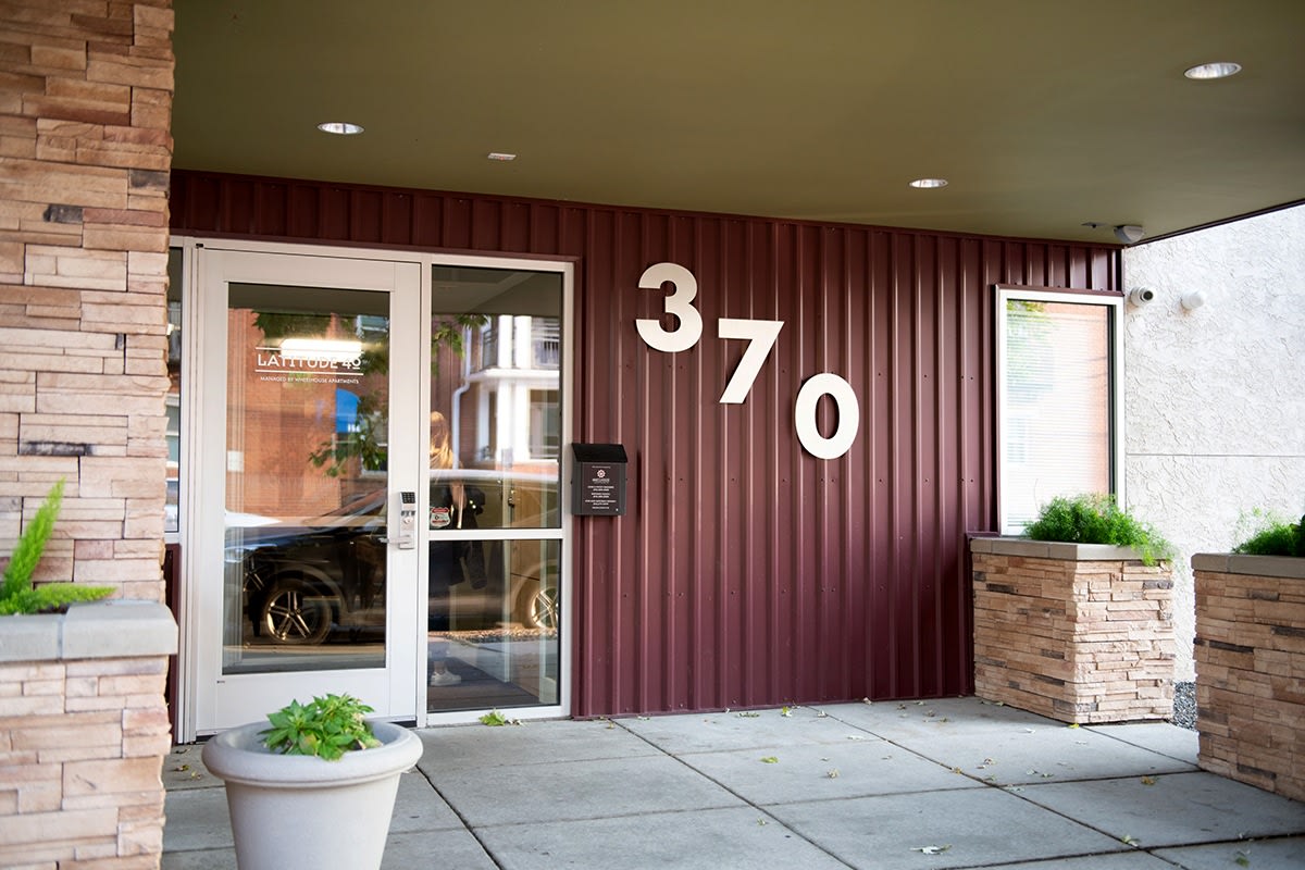 Latitude 40 Image 7