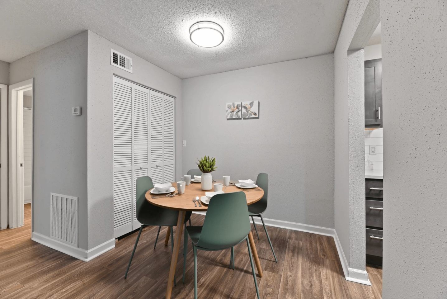 Premier Apartments Image 5