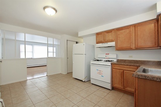 2826 E 76th Pl Image 6
