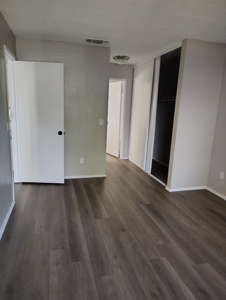 Edgewater Apartments Image 35
