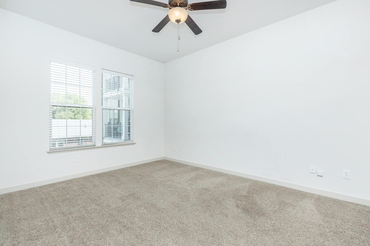 1810 Belcourt Image 10