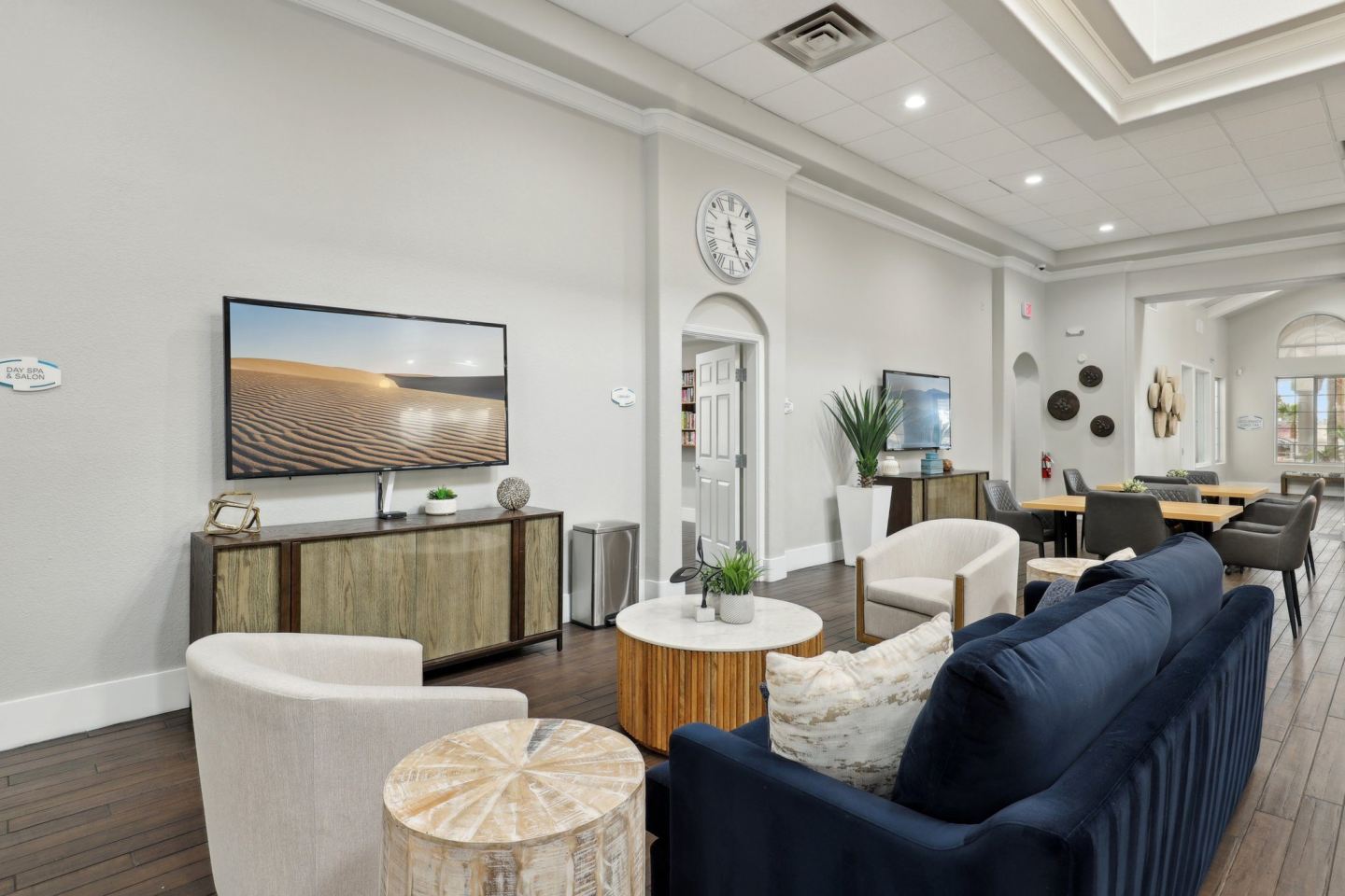 Senior Housing - Valley View by Welltower Living Image 7