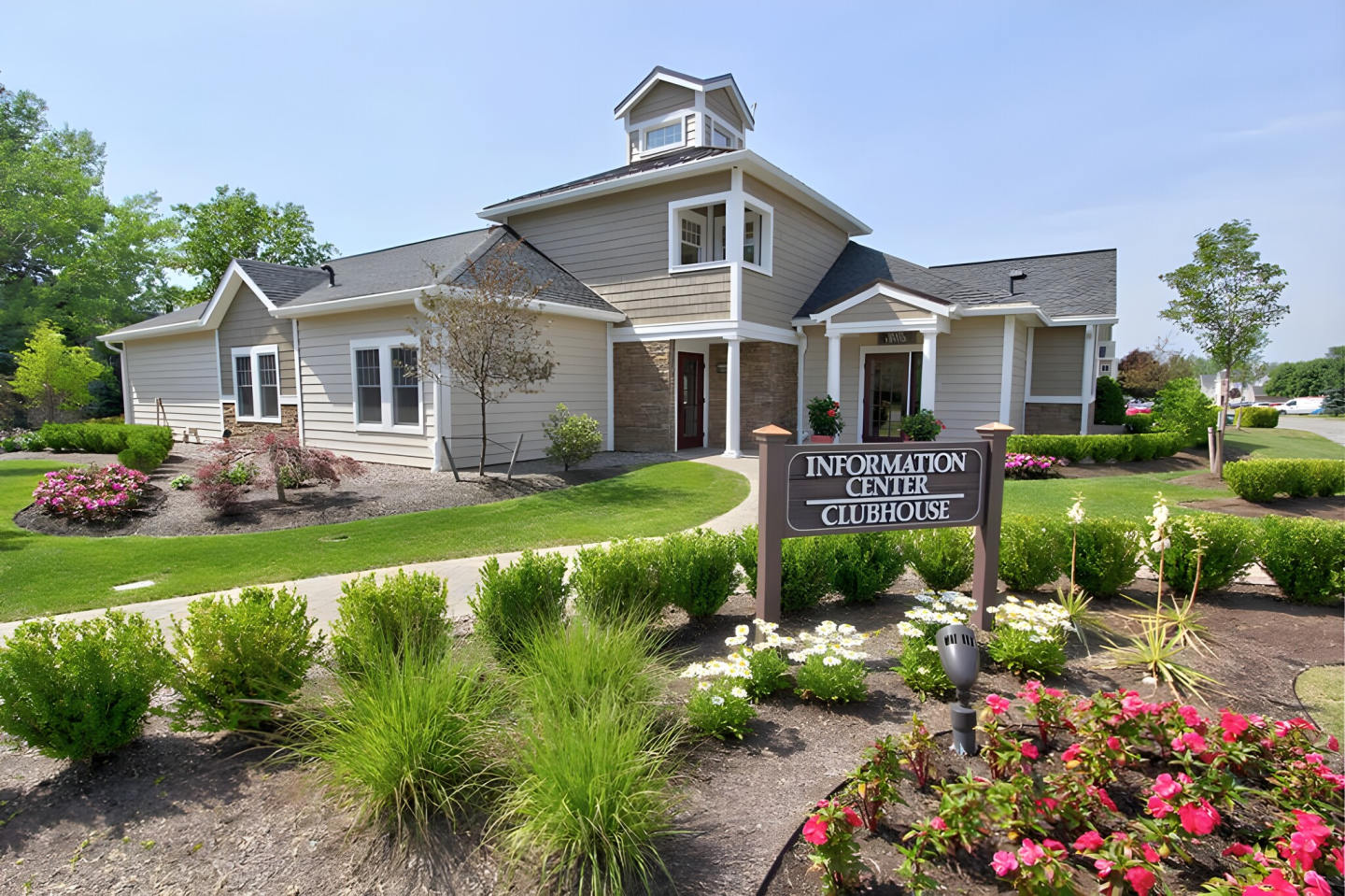 Country Club Manor Apartments Image 1