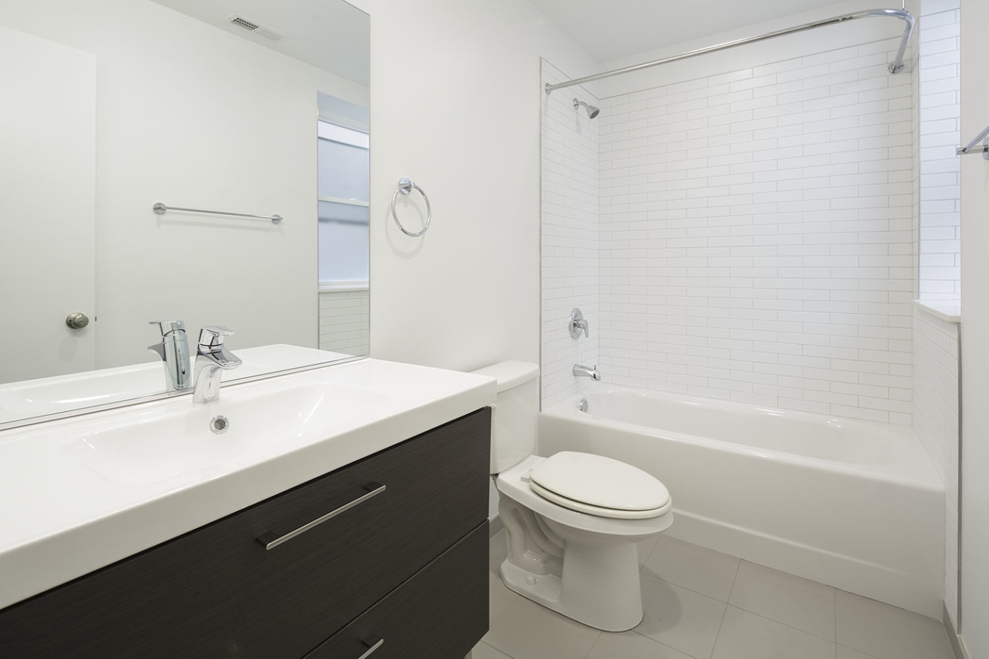 5487-5491 S. Hyde Park Boulevard Image 23