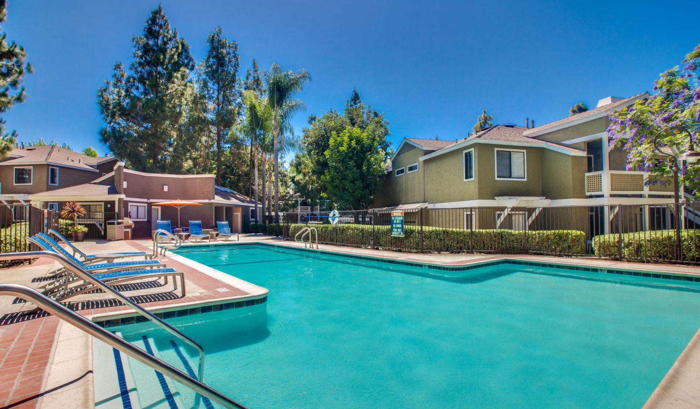 Island Club Apartments Image 19