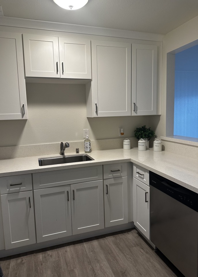 Newport Seacrest Apartments Image 6