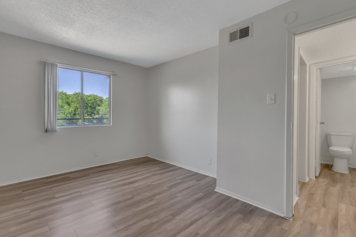 410 Heights Image 12