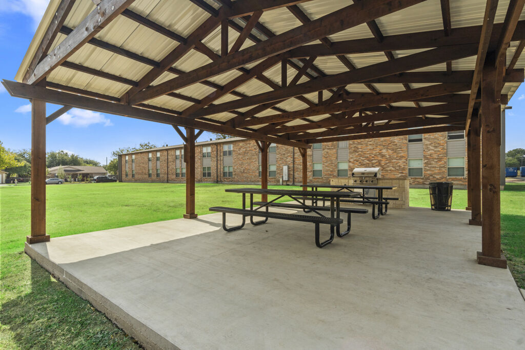 Cleburne Plaza Image 7