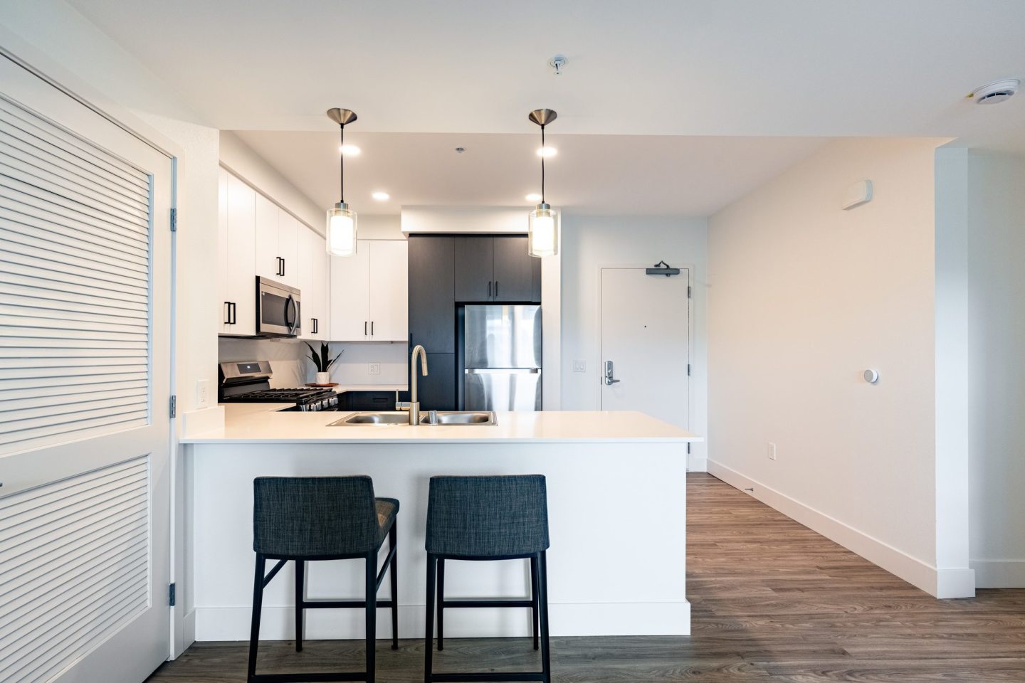 Enzo Apartments Image 4