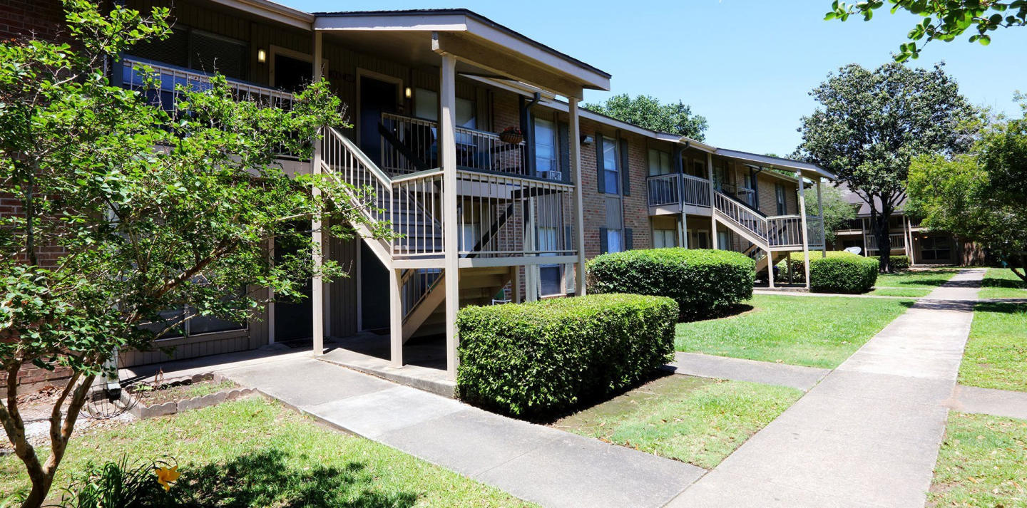 Diamond Lakes Apartment Homes Image 21