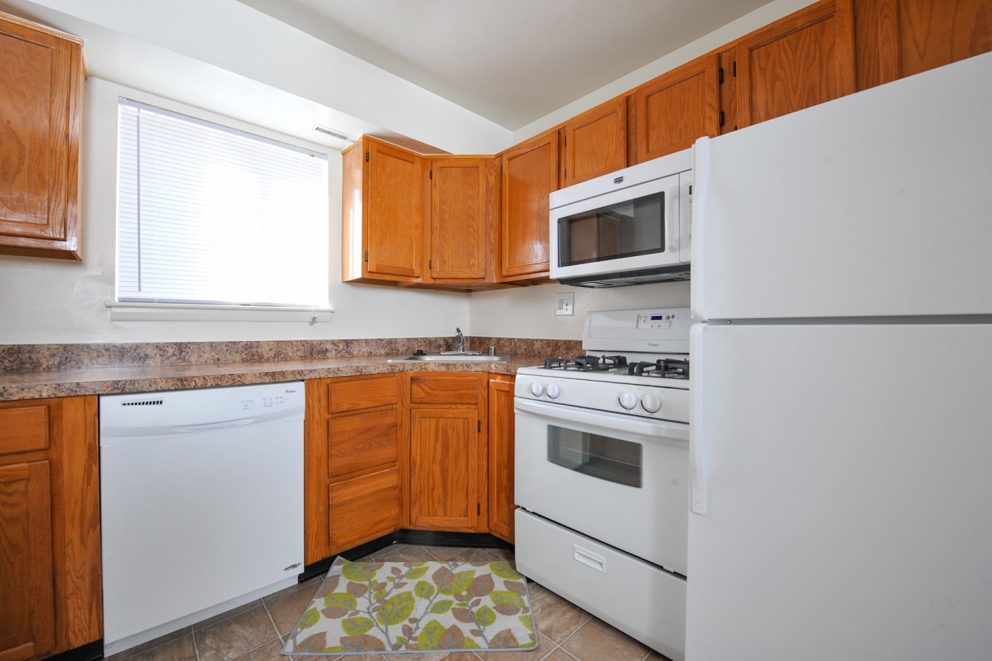Montrose Manor Image 7
