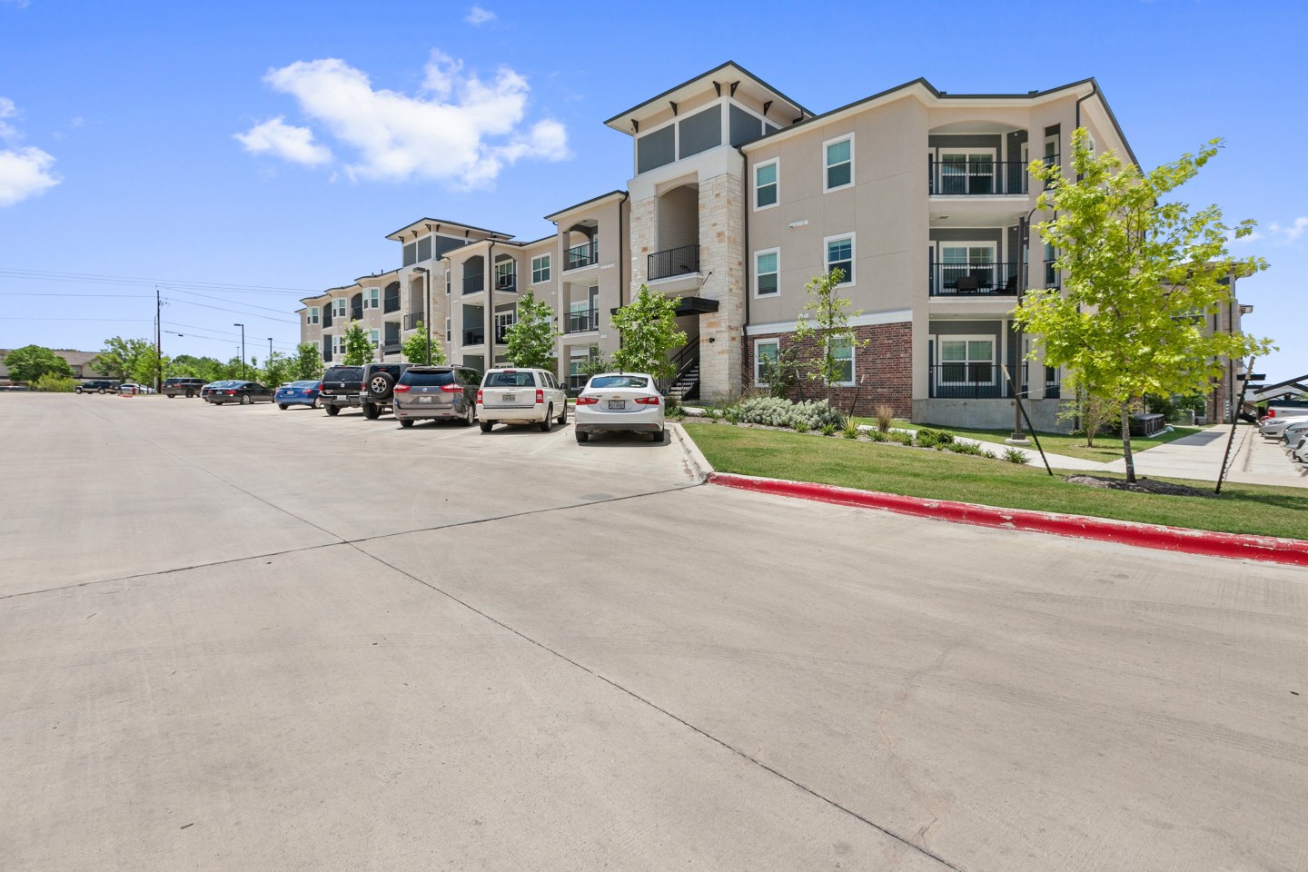 Sadler House Luxury Apartment Homes Image 17