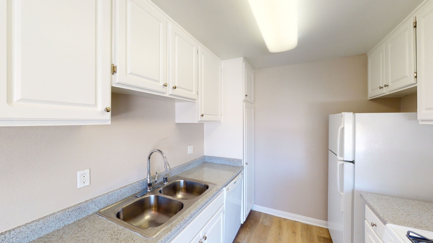 Axiom Tustin Image 30