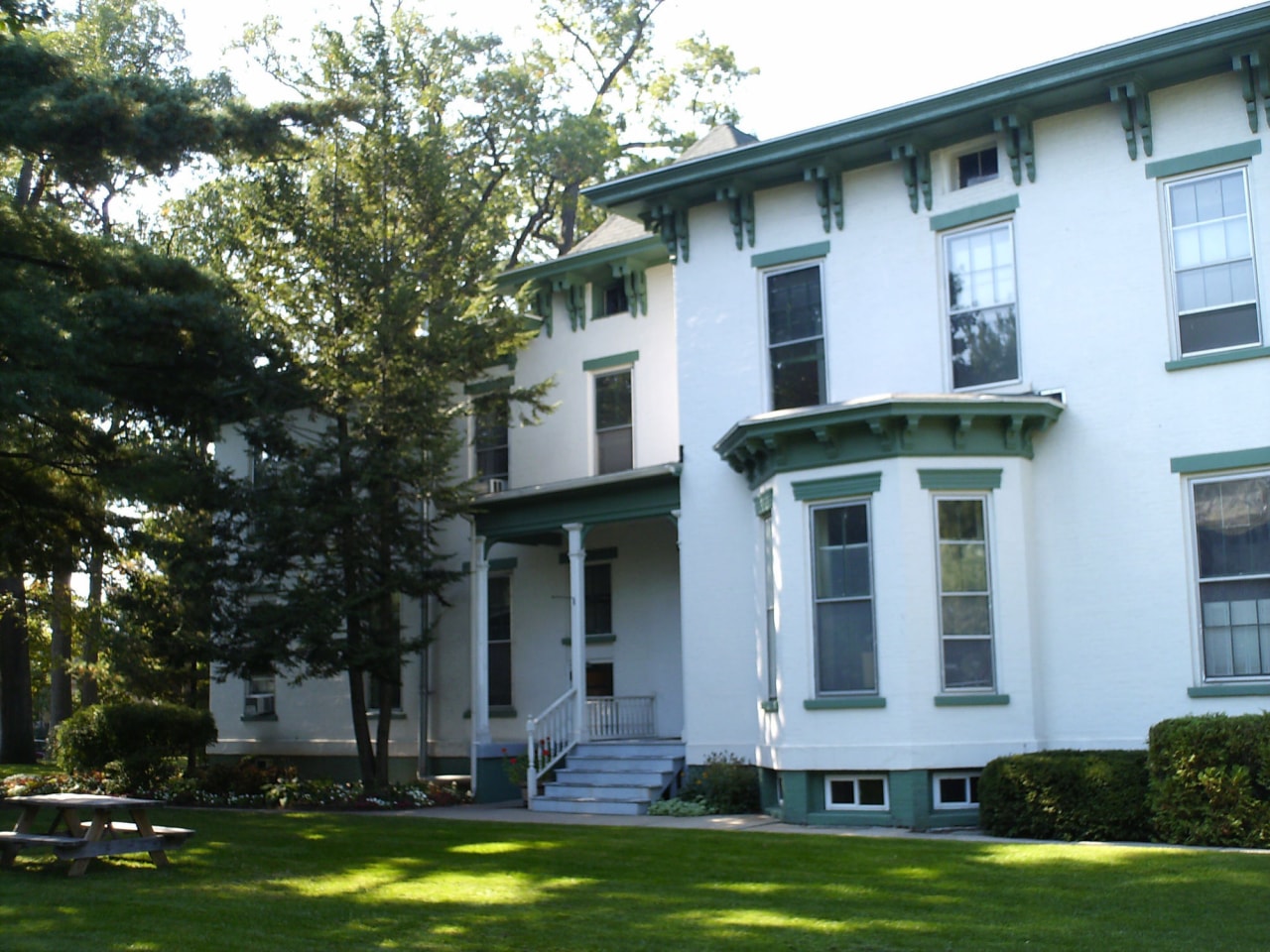 Skidmore Apartments Image 1