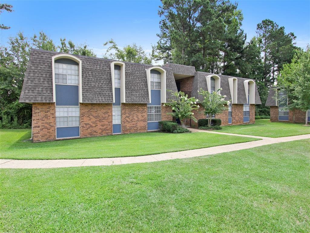 Oak Manor Image 14