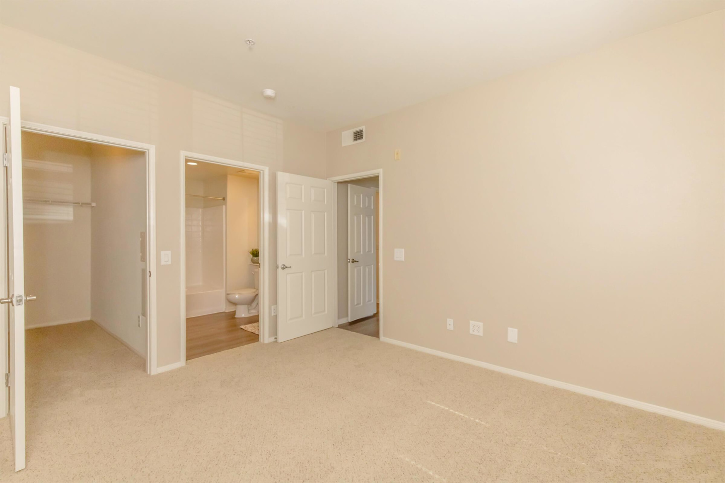 Laurel Vista Apartment Homes Image 35