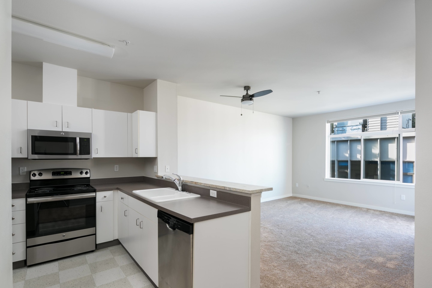 Pacific Pointe Apartments Image 11