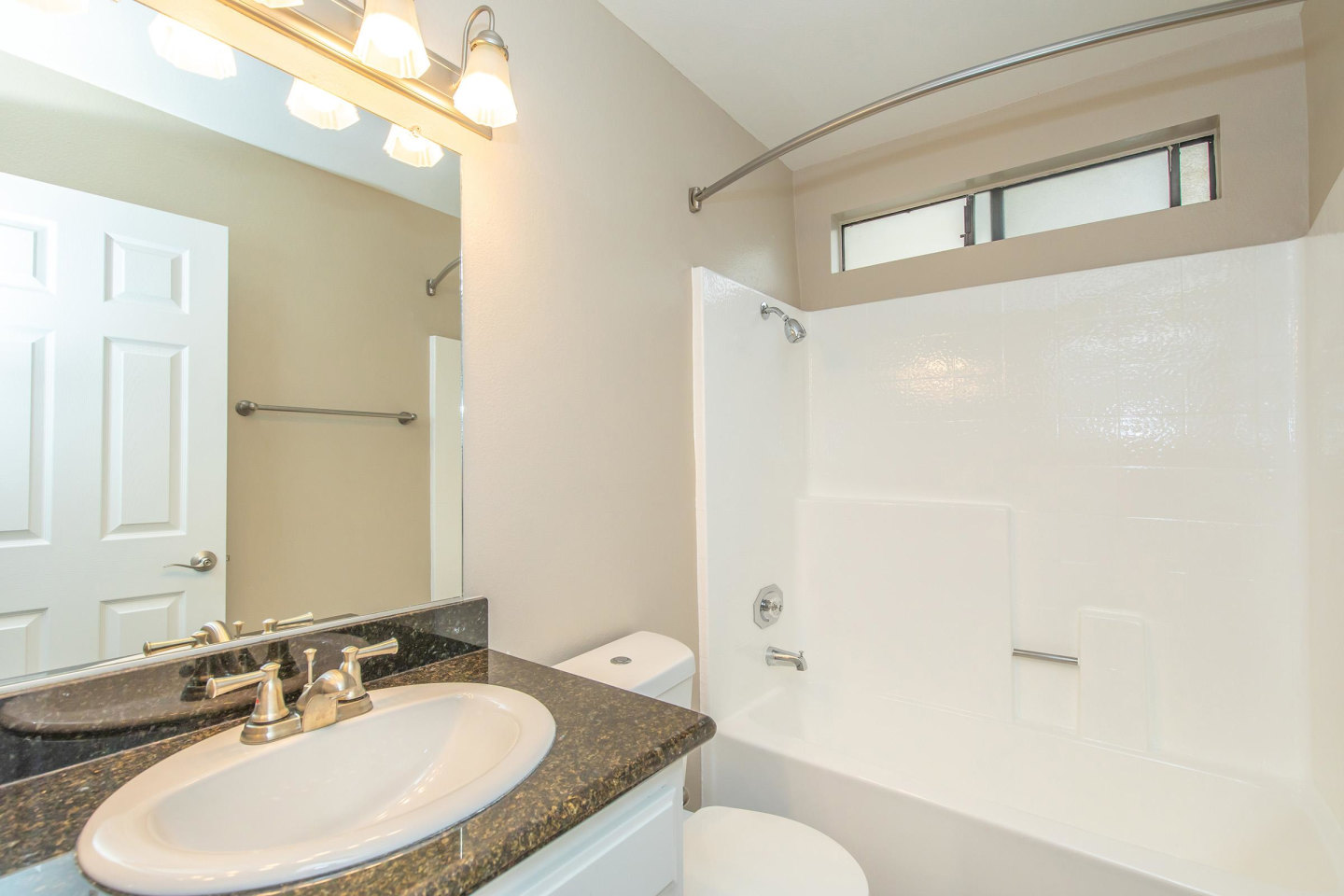 Mosaic Apartment Homes Image 9