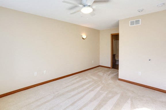 Deer Lakes Apartments Image 12