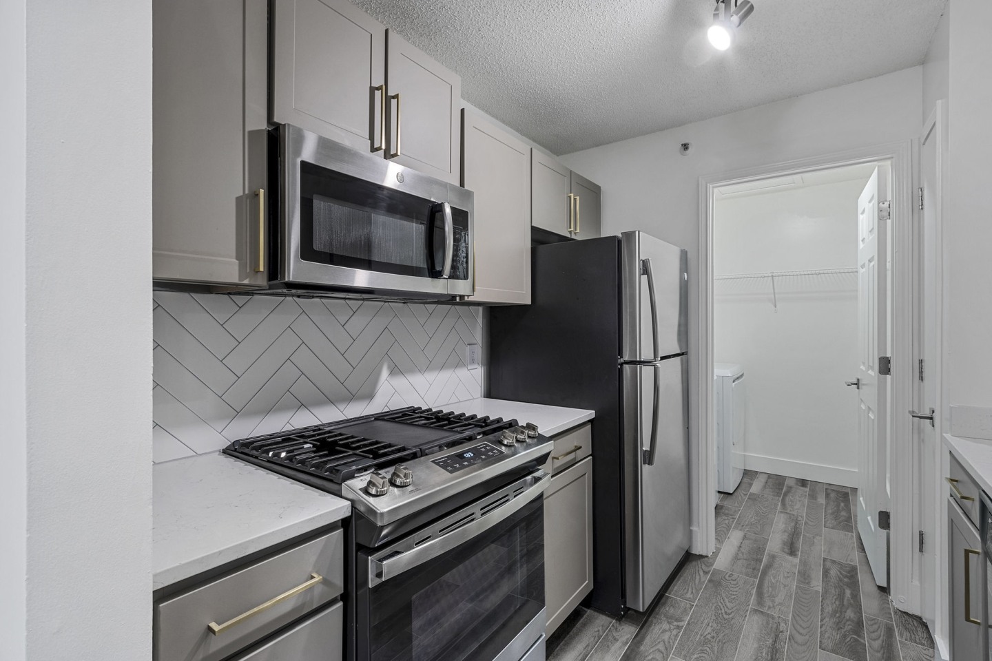 The Ashton Apartments Image 11