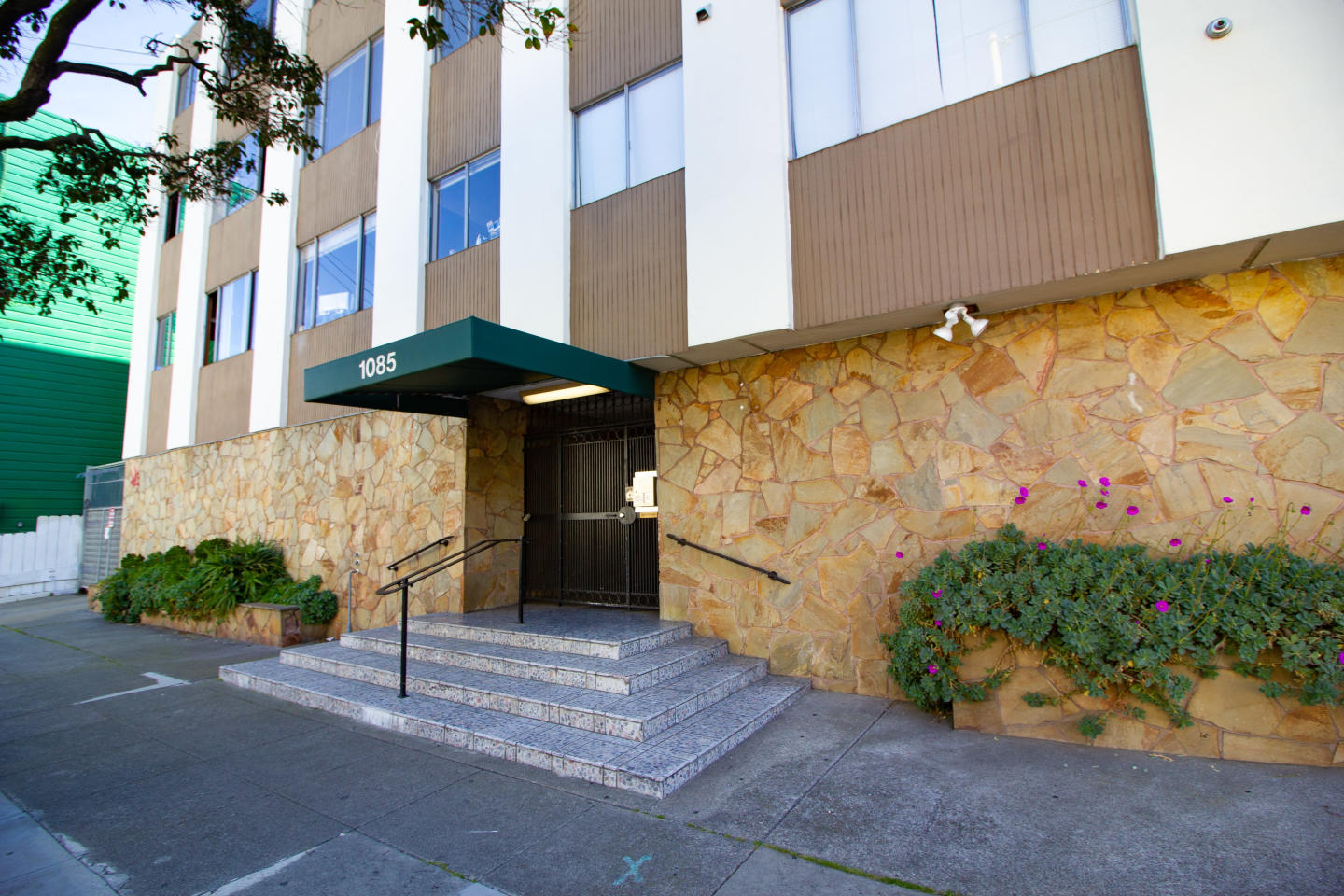 1085 South Van Ness Image 7