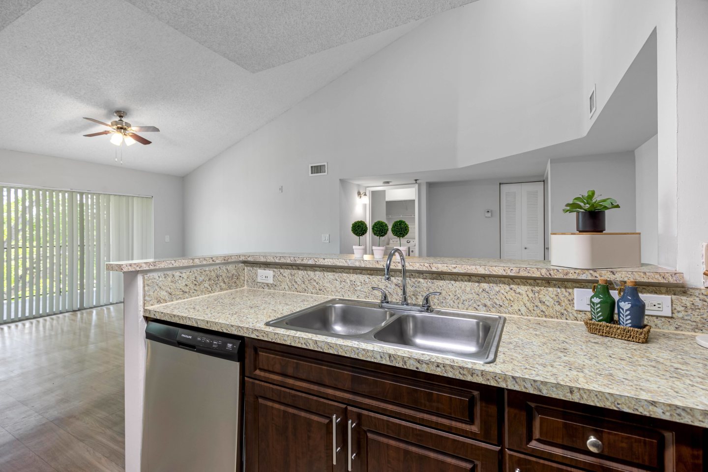 Sunset Gardens Apartments Image 58