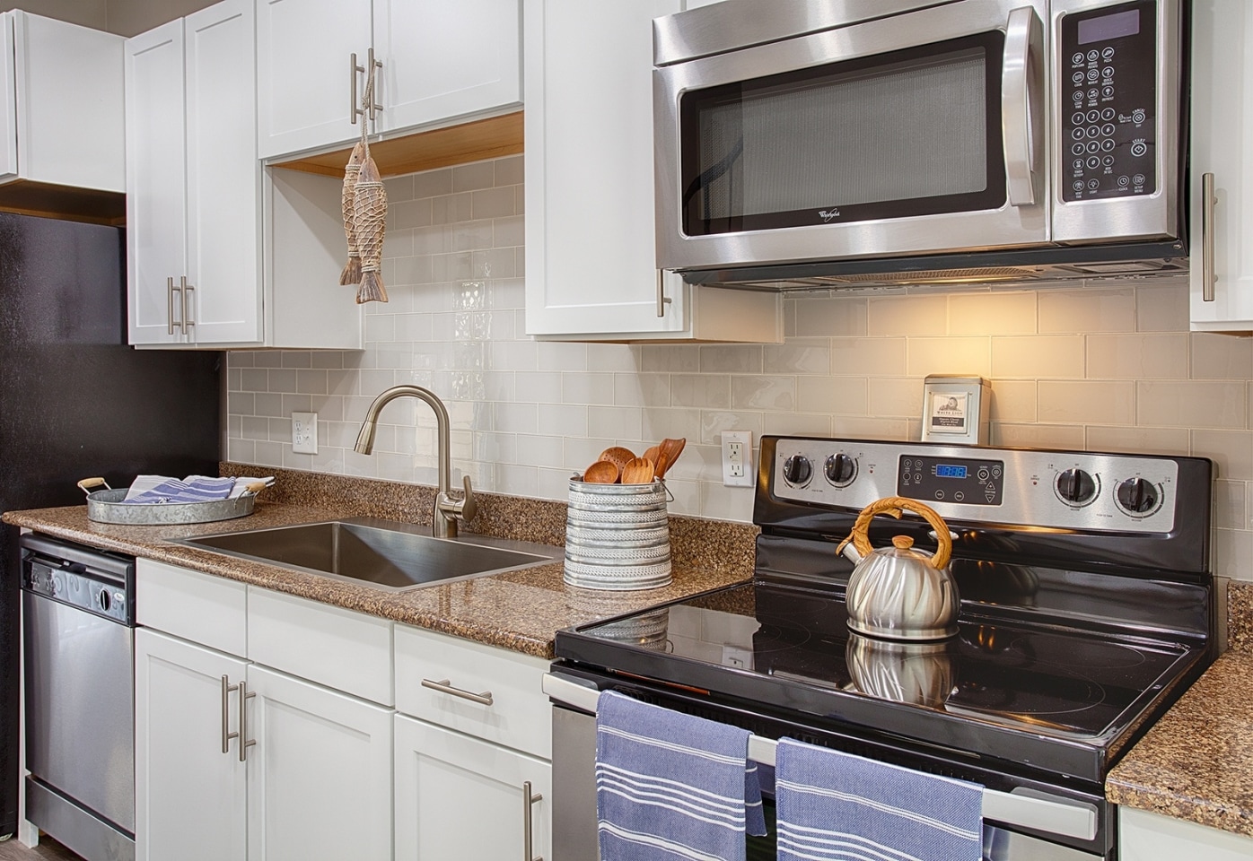 Lake Vista Apartment Homes Image 1