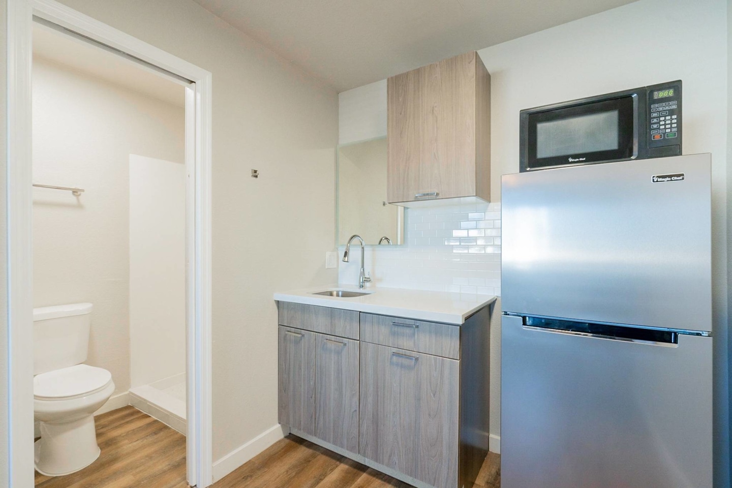 Sunset Sound Studio Apartments Image 6