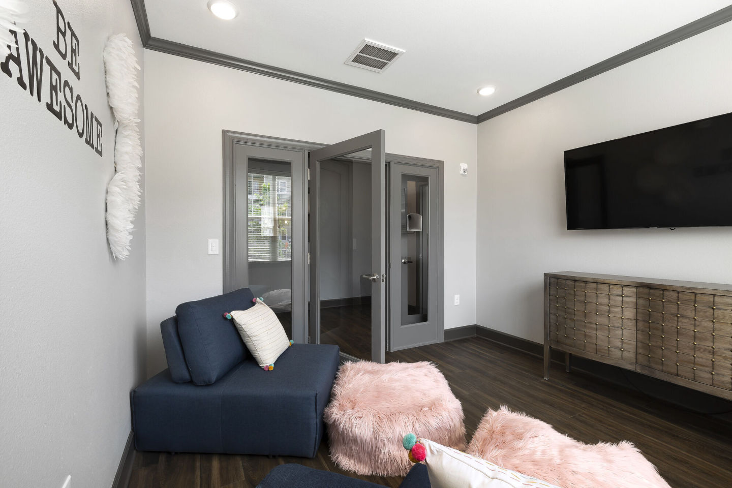 Pointe at Crestmont Apartments - Affordable Housing Image 7