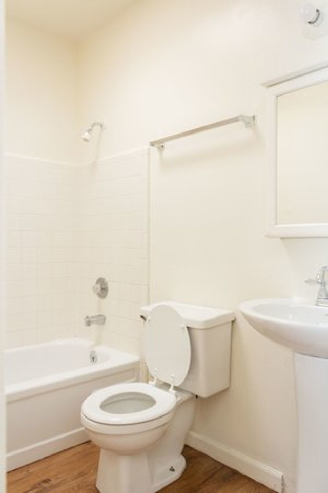 River Garden Apartments Image 4