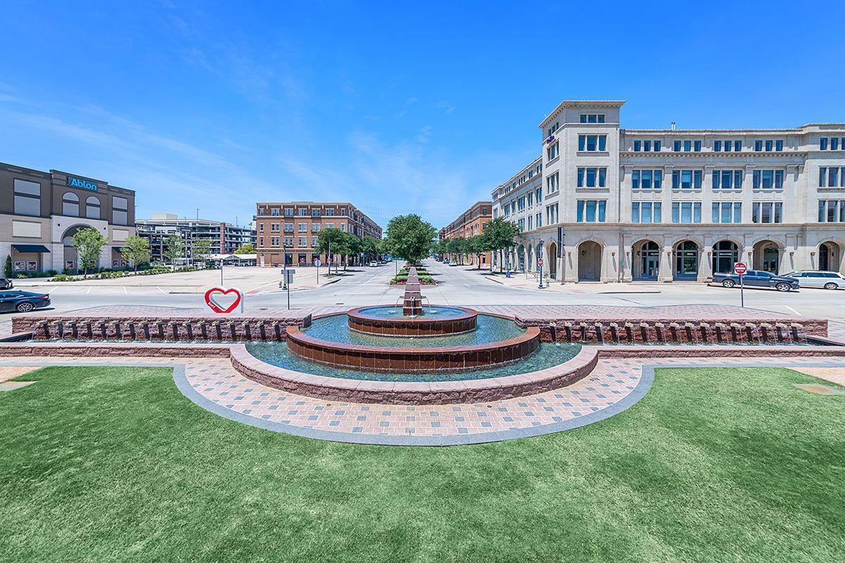Plaza At Frisco Square Image 39
