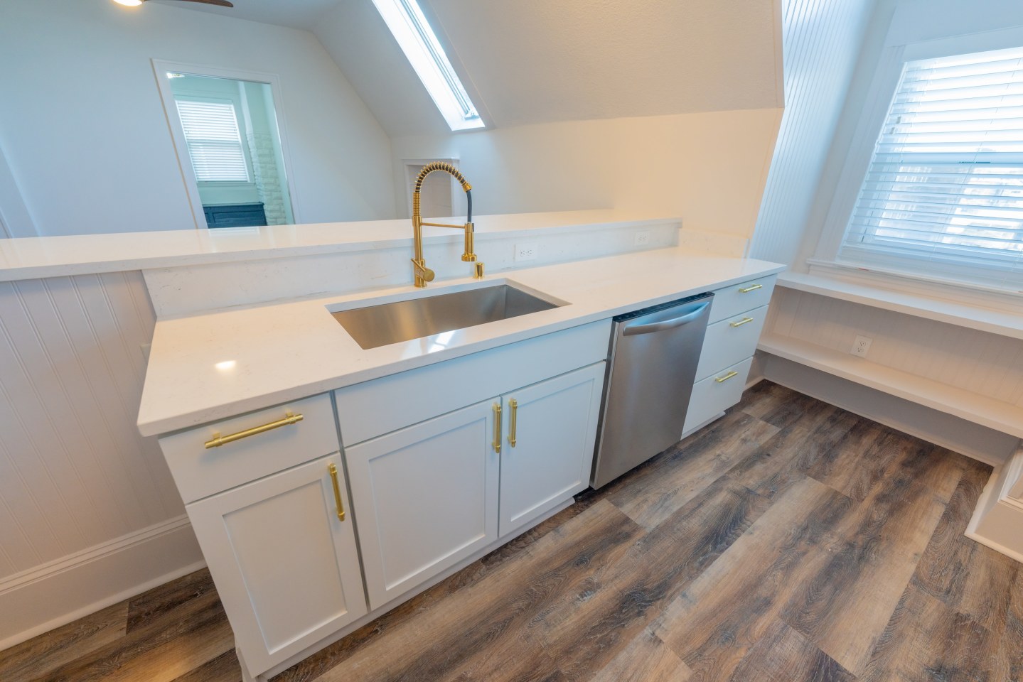 2541 Garfield Image 17