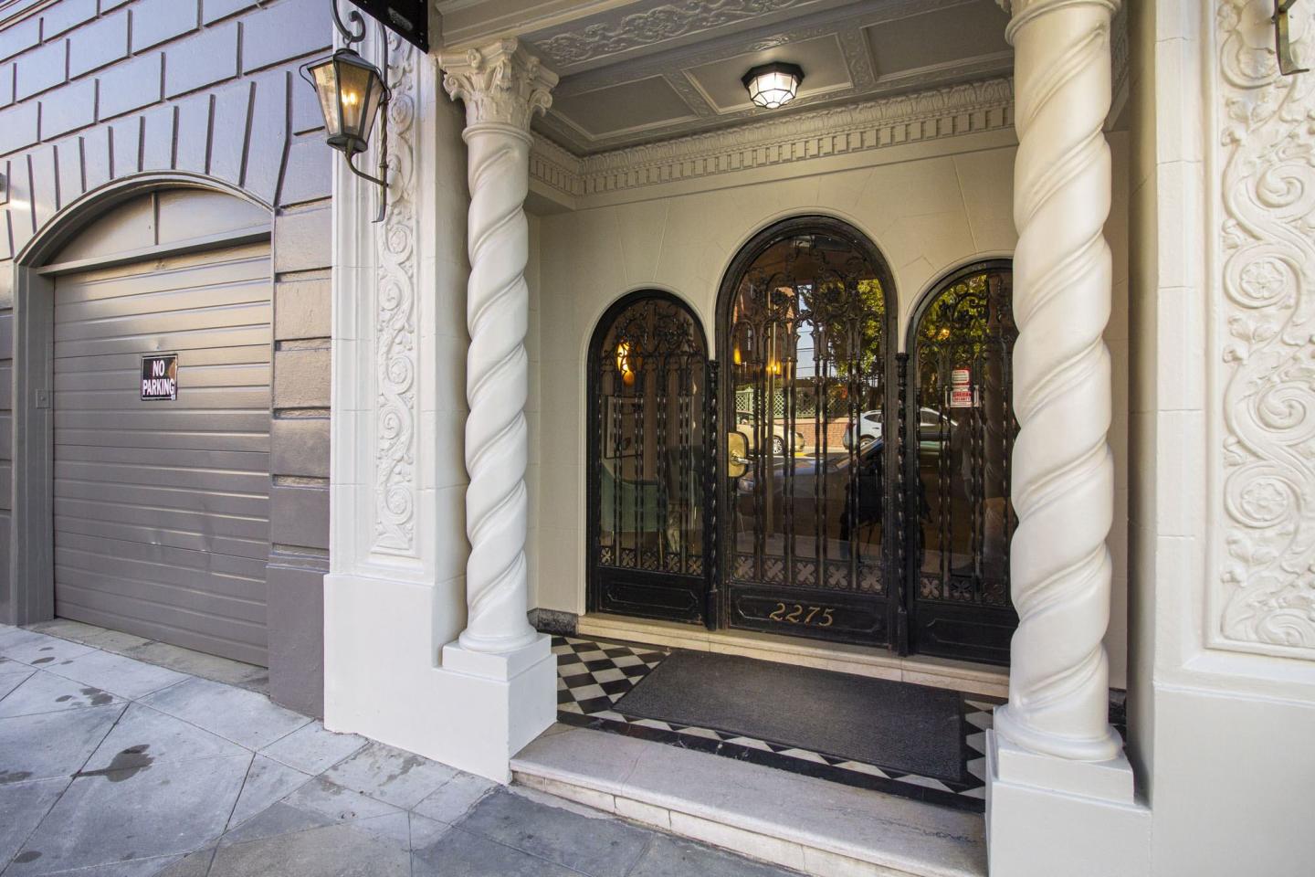 2275 BROADWAY Street Image 18