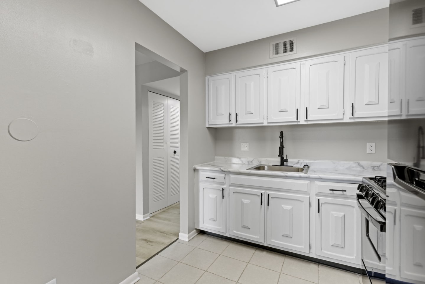 Cedars Apartments Image 4