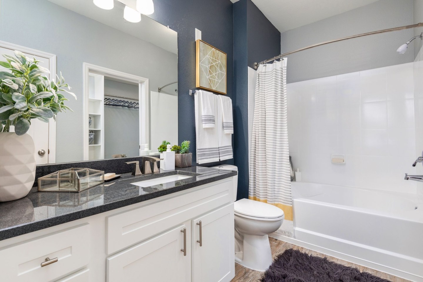 Luxe at 1820 Image 28